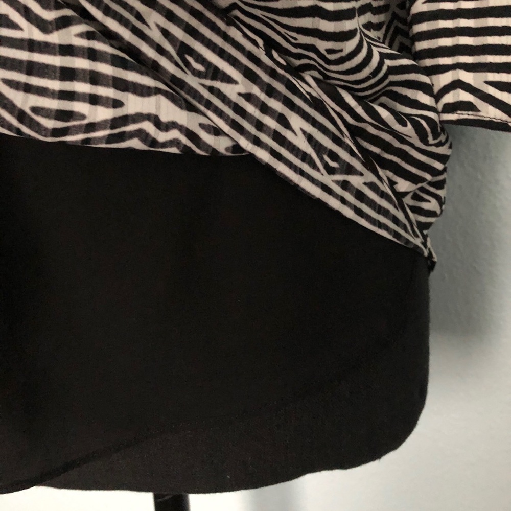 WHBM• Flowy Top - Picture 6 of 13
